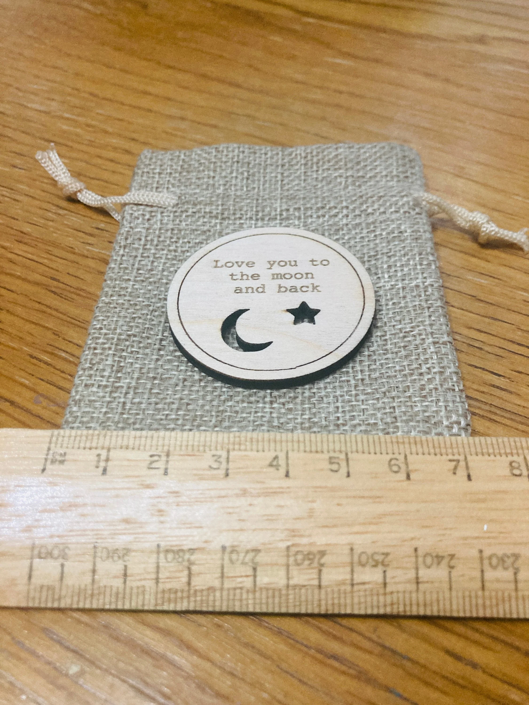 Affectionate Wooden Hug Token - Personalized Pocket Hug in Jute Bag, Charming Handmade Gift, 40mm Diameter - Image 6