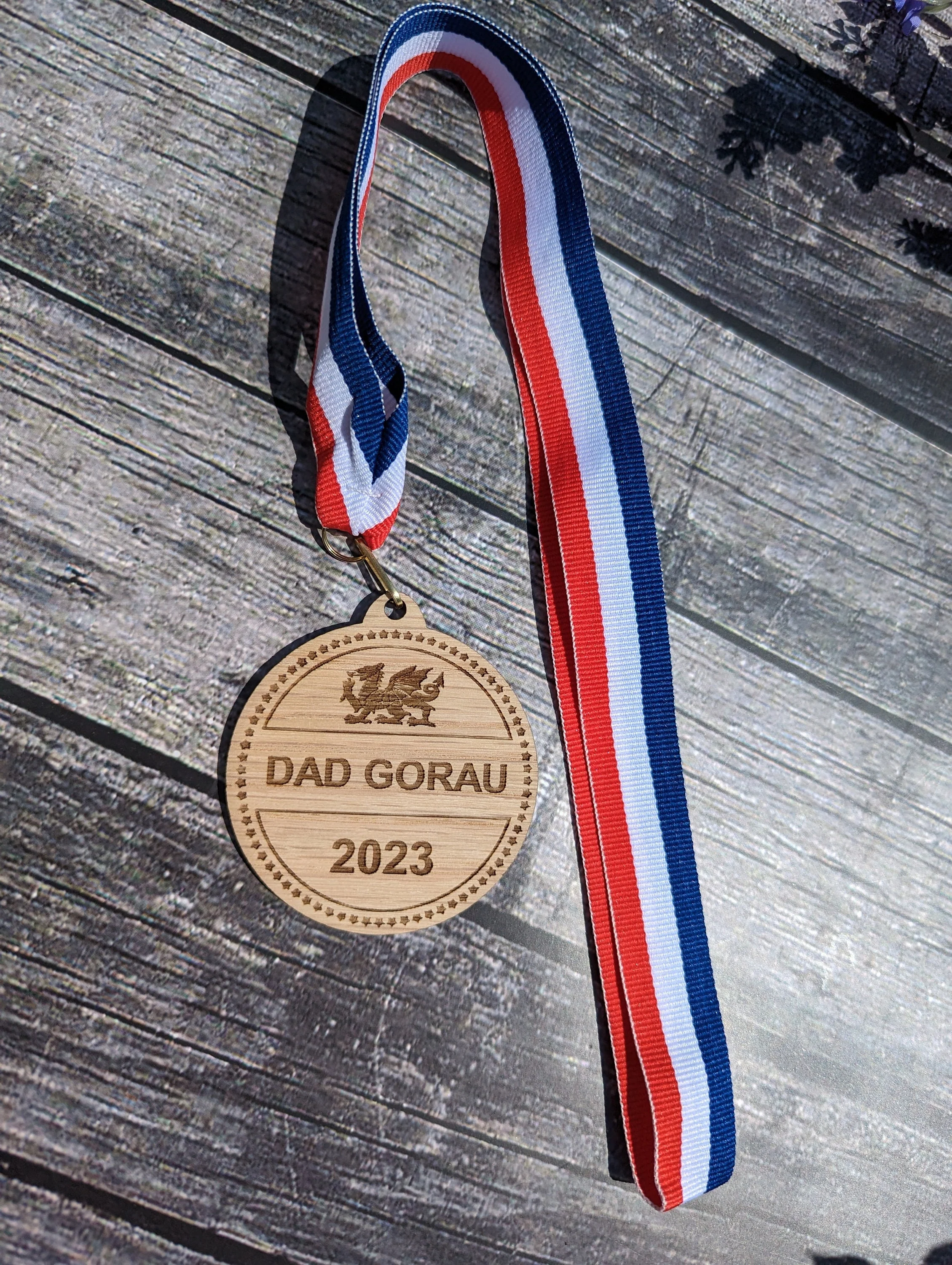 Best Dad & Dad Gorau Medals with Welsh Dragon - Meaningful Gifts, Birthday Gift, Father's Day Gift - Image 4