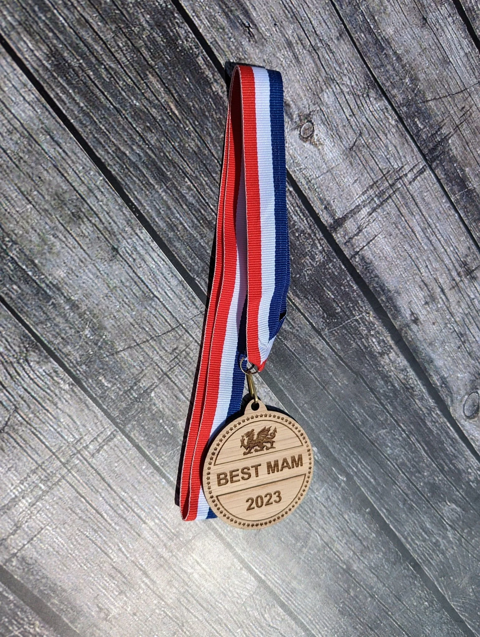 Best Mam & Mam Gorau Medals with Welsh Dragon - Meaningful Gifts, Birthday Gift, Mother's Day Gift - Image 3