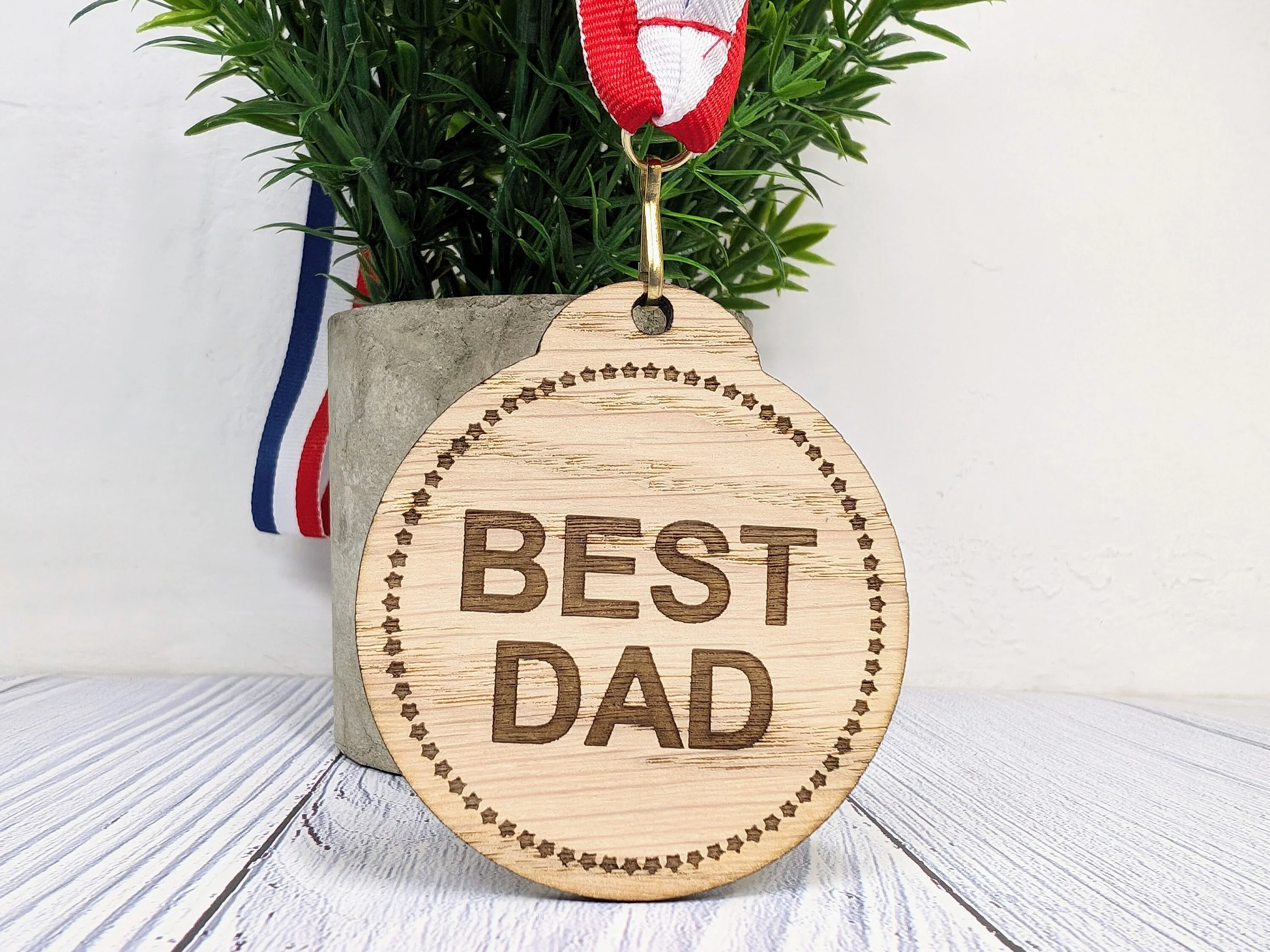 Best Mum & Best Dad Medals - Personalised Oak Veneer Awards, Perfect Family Gift - Crafted in Wales - Image 3