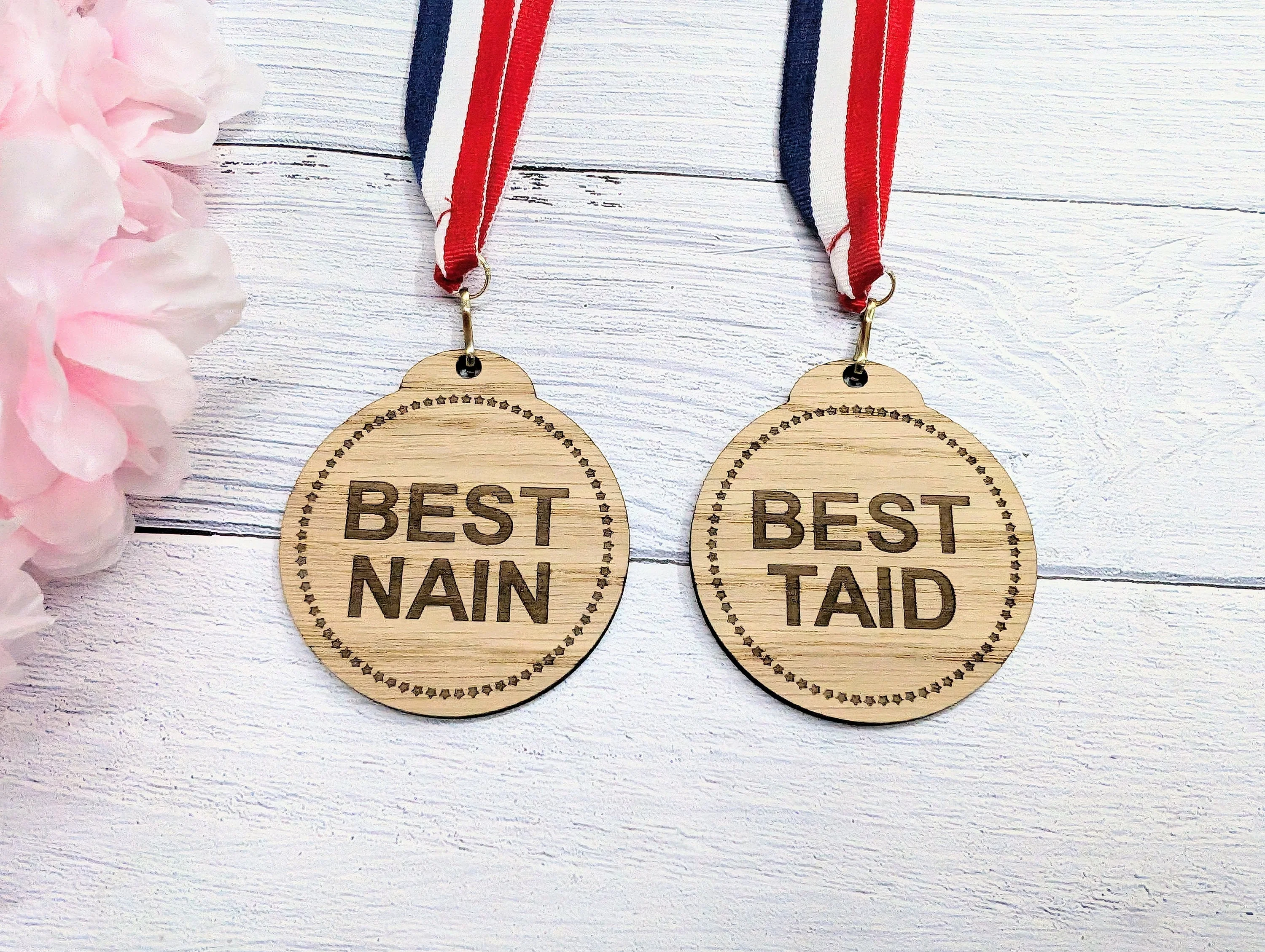 Best Nain & Best Taid Medals - Oak Veneer Welsh Grandparent Awards, Heartfelt Gift - Handmade in Wales - Image 5