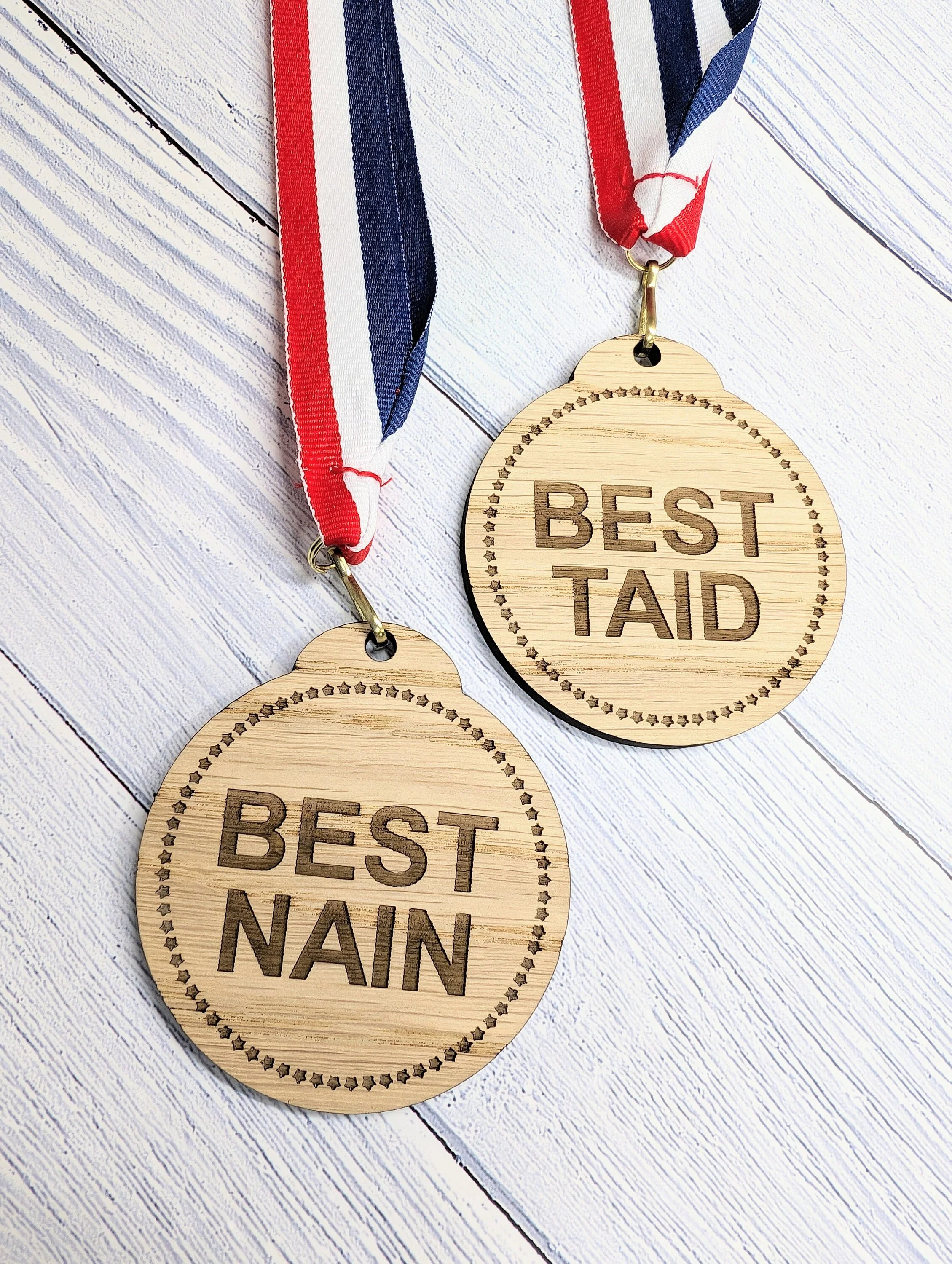 Best Nain & Best Taid Medals - Oak Veneer Welsh Grandparent Awards, Heartfelt Gift - Handmade in Wales - Image 9