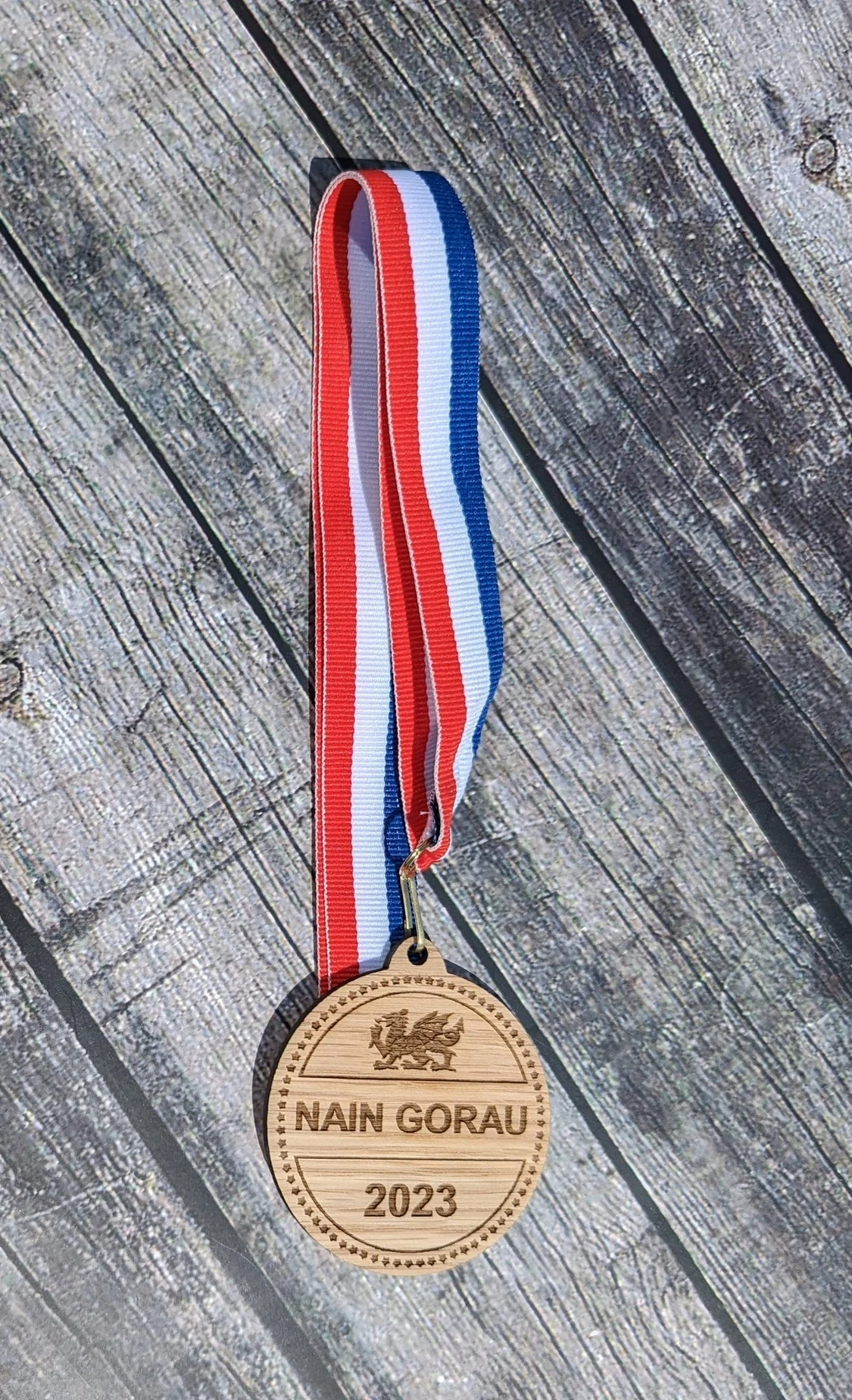 Best Nain & Nain Gorau Medals with Welsh Dragon - Meaningful Gifts, Birthday Gift, Mother's Day Gift - Image 3