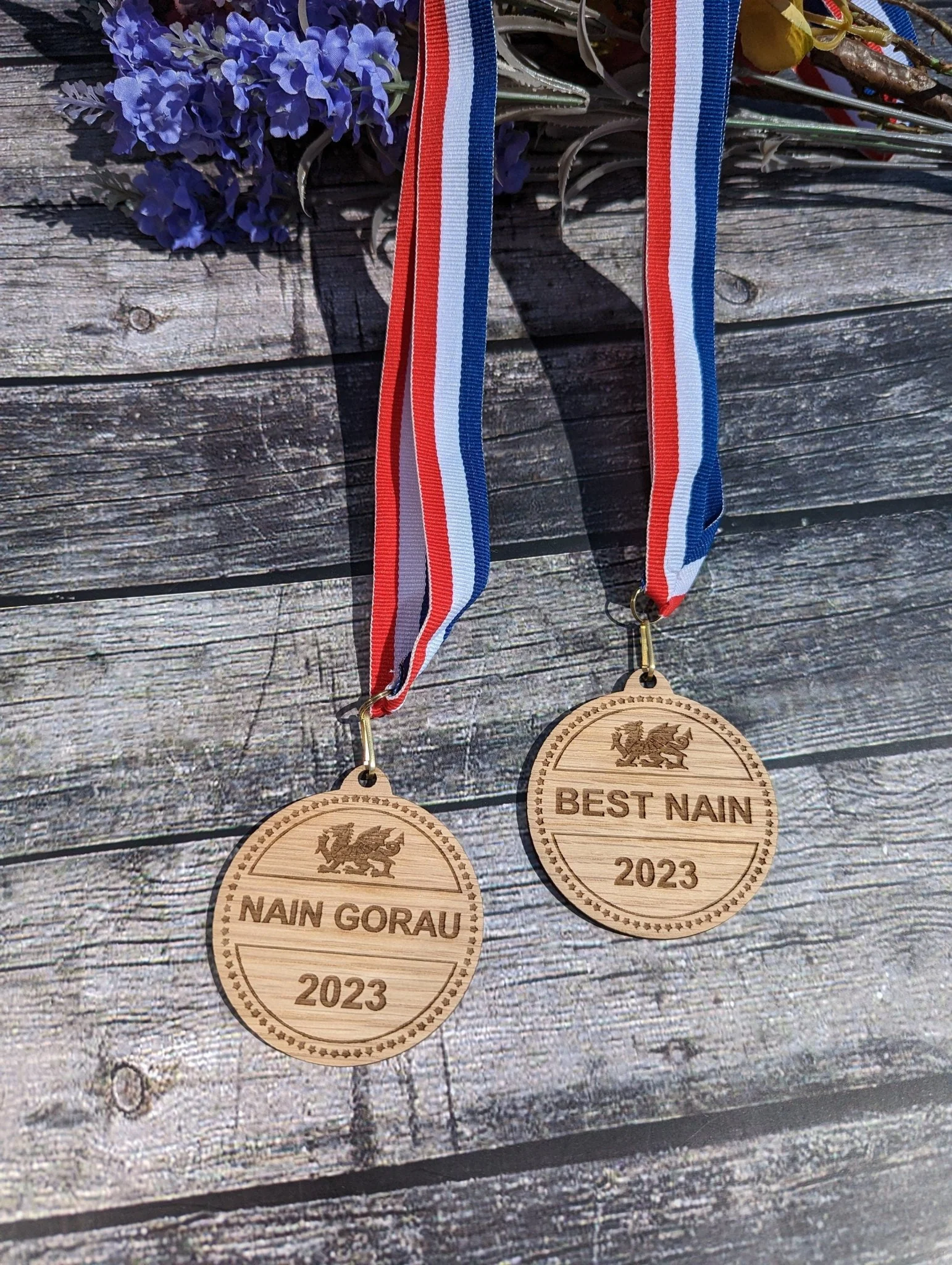 Best Nain & Nain Gorau Medals with Welsh Dragon - Meaningful Gifts, Birthday Gift, Mother's Day Gift - Image 6
