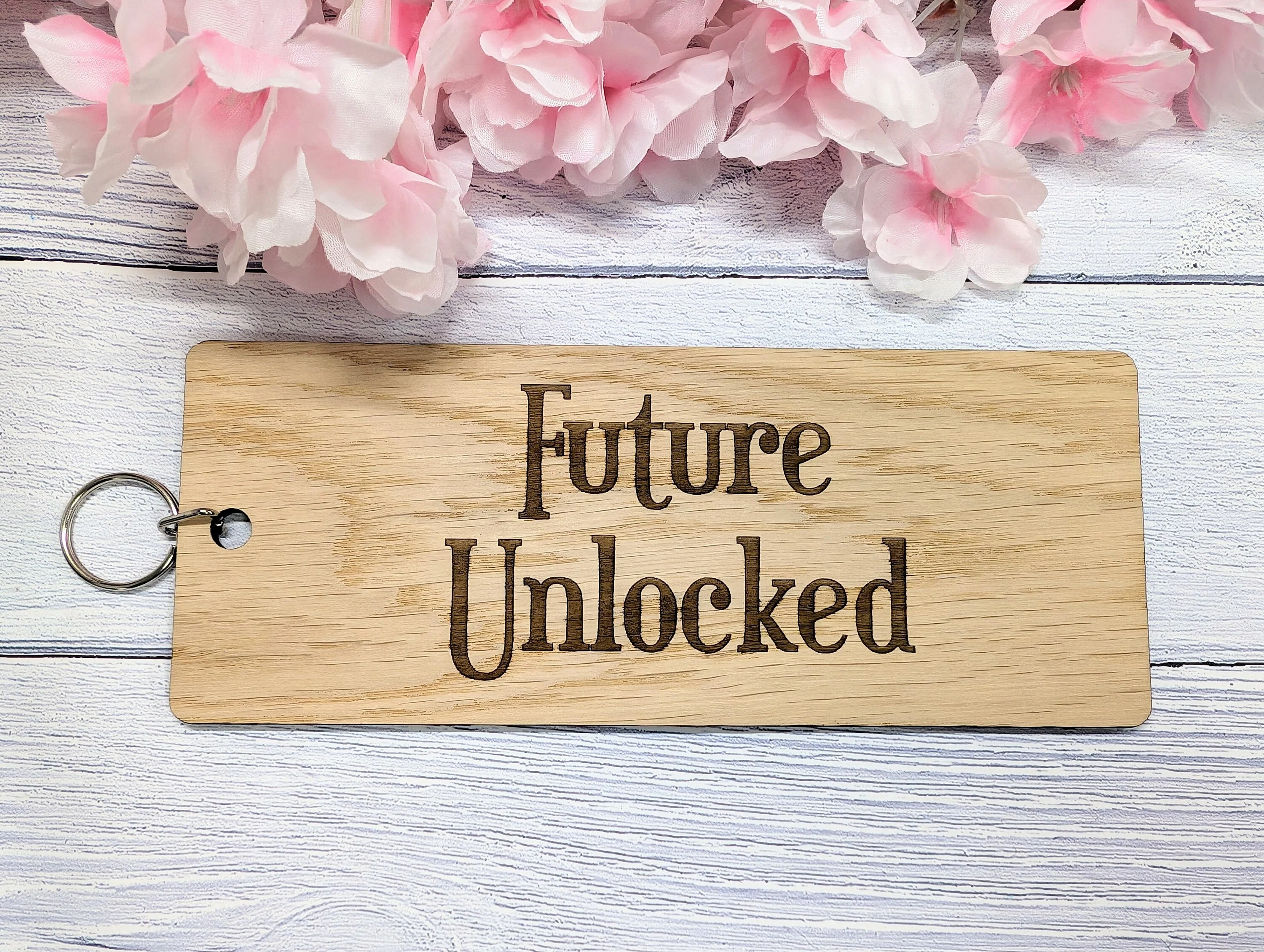 Extra-Large 200x80mm "Future Unlocked" Wooden Keyring – Inspirational Oak Veneer Key Accessory - Image 4