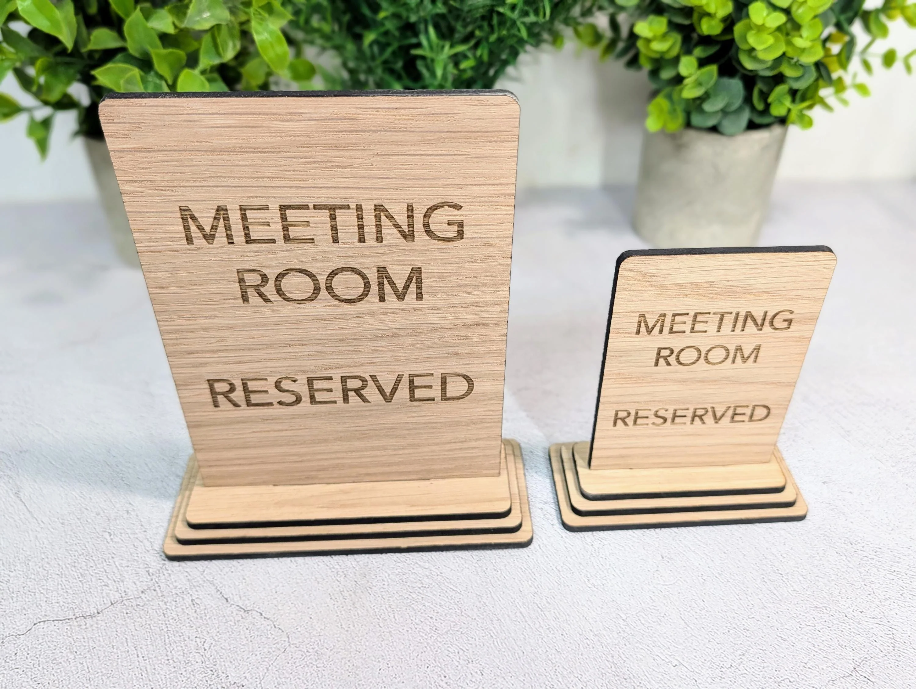 Meeting Room Reserved Sign – Wooden Table Sign, Single or Double Sided | Oak Veneer, Professional Office Display, Personalisation Option - Image 4