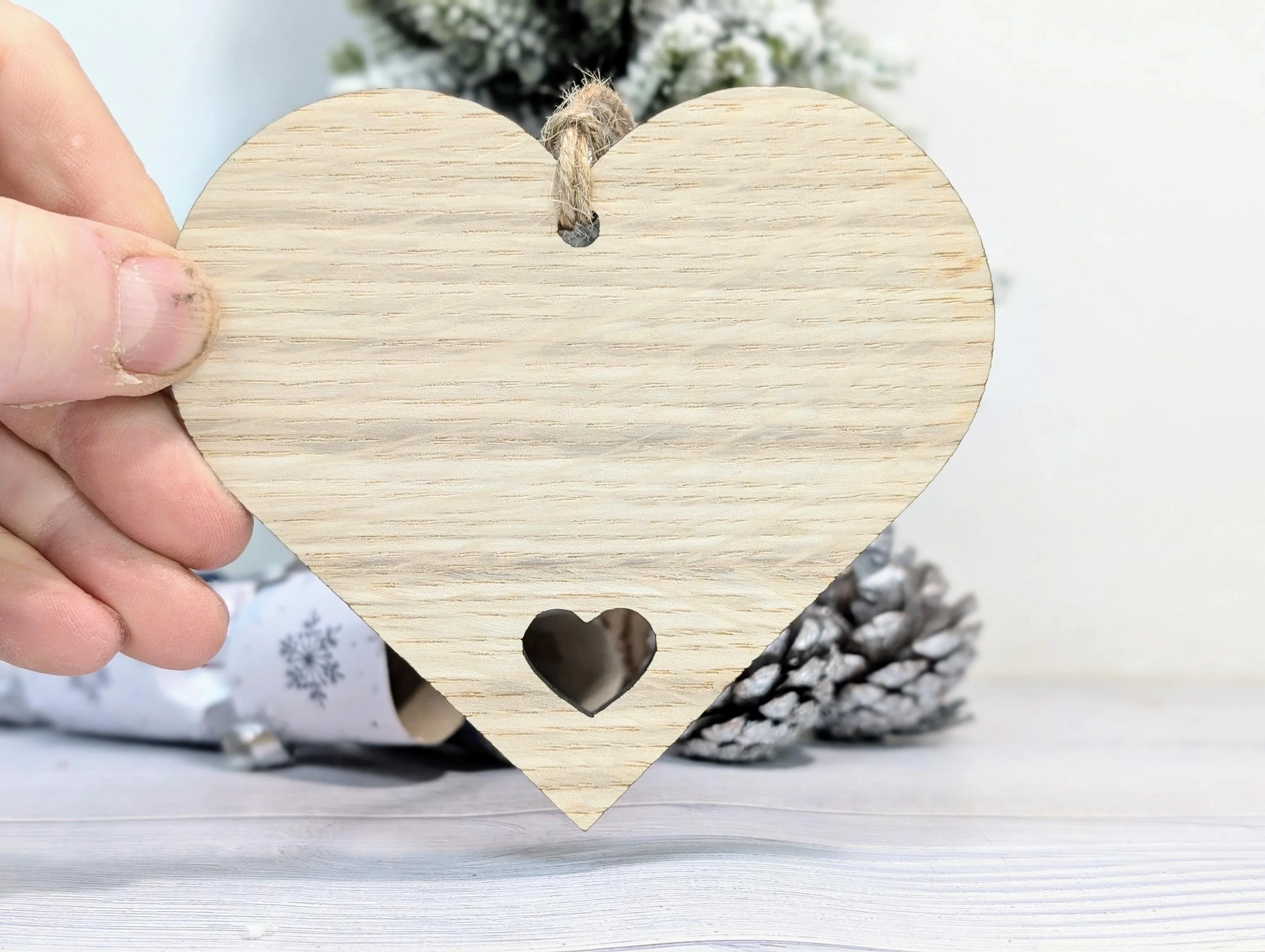 Personalised "Day We First Met" Bauble - Engraved Date Keepsake, Romantic Gift for Christmas, Anniversary, or Valentine’s - Hearts - Image 3