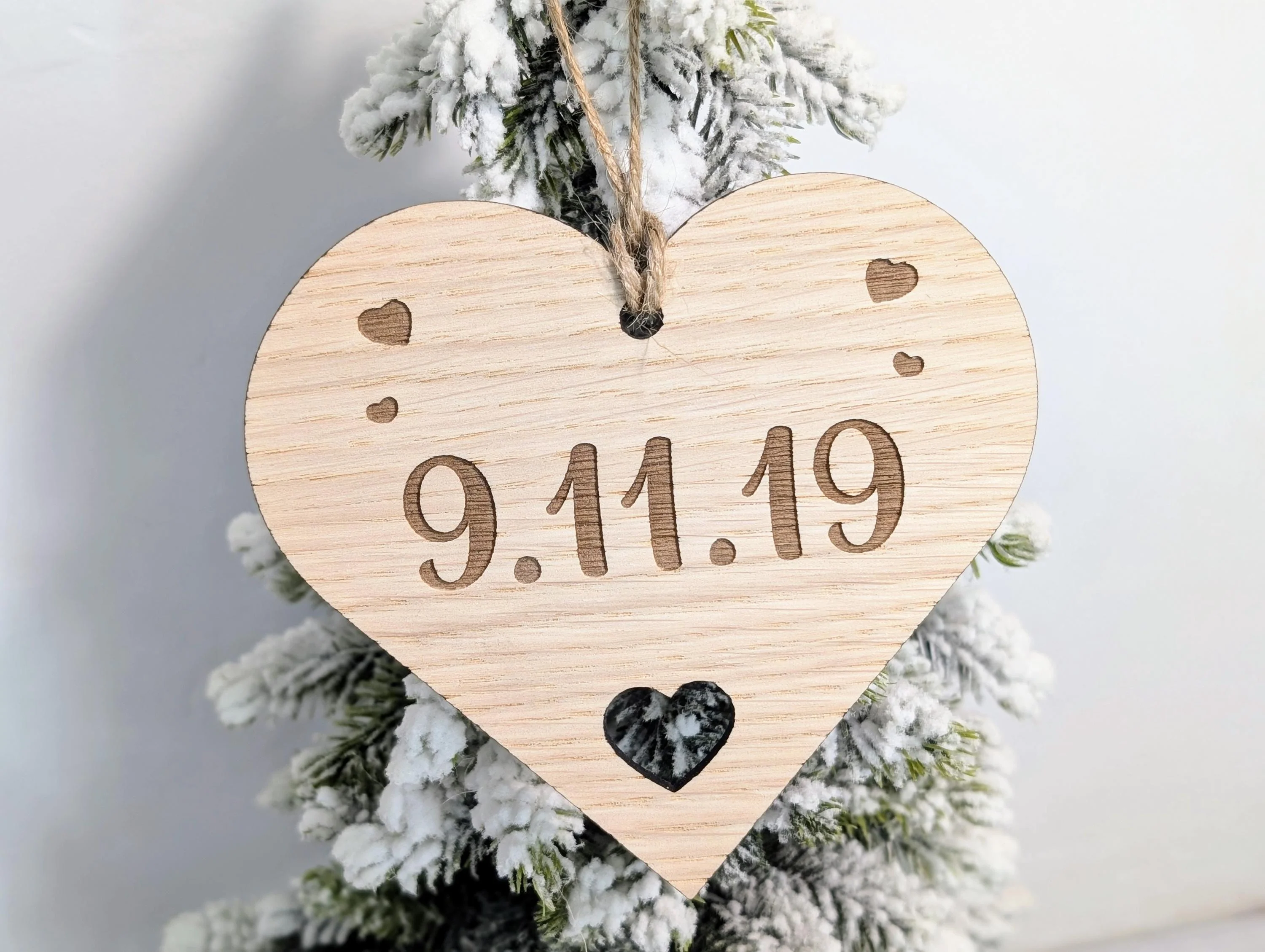 Personalised "Day We First Met" Bauble - Engraved Date Keepsake, Romantic Gift for Christmas, Anniversary, or Valentine’s - Hearts - Image 7
