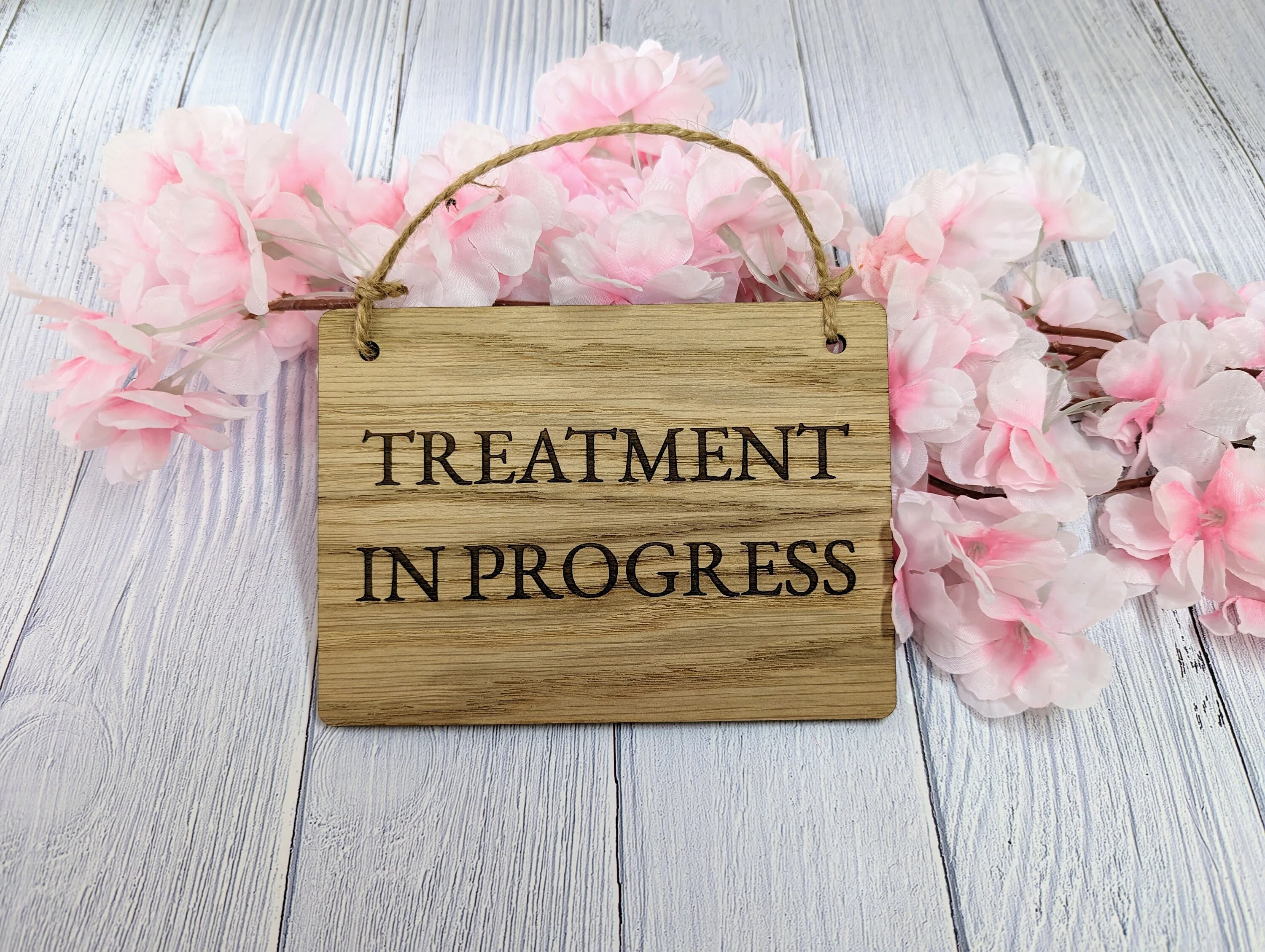 Personalised Wooden Door Sign - 'TREATMENT IN PROGRESS' - Customisable Nameplate for Spa, Salon, Therapy Rooms - Image 3