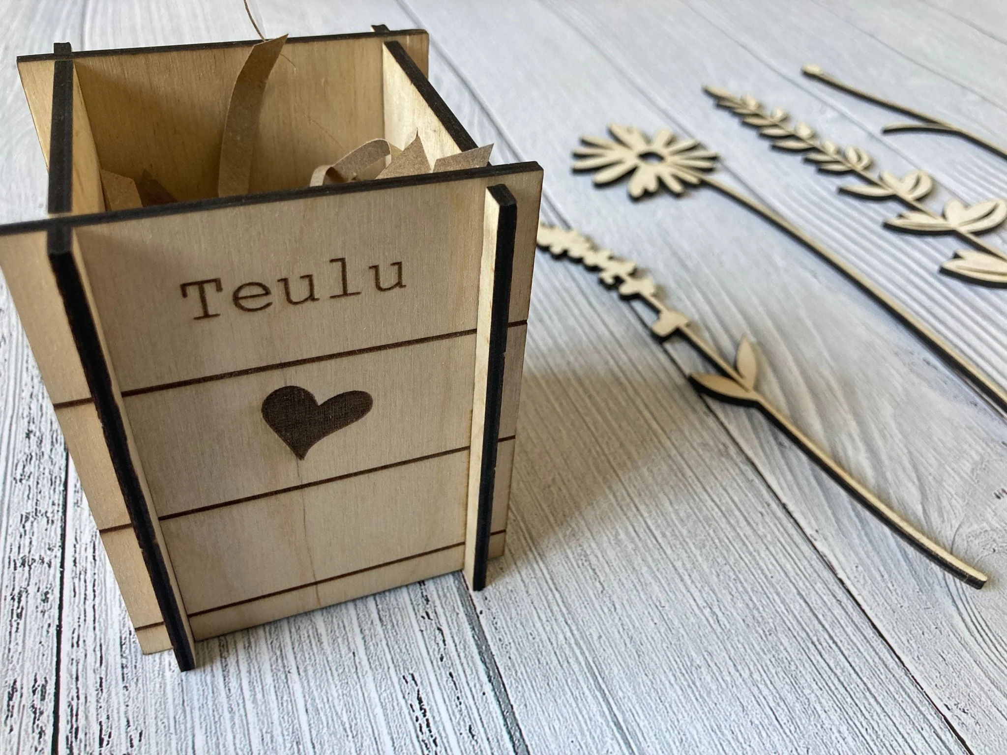 Personalised wooden flowers | Welsh gift | Letterbox gift - Image 4