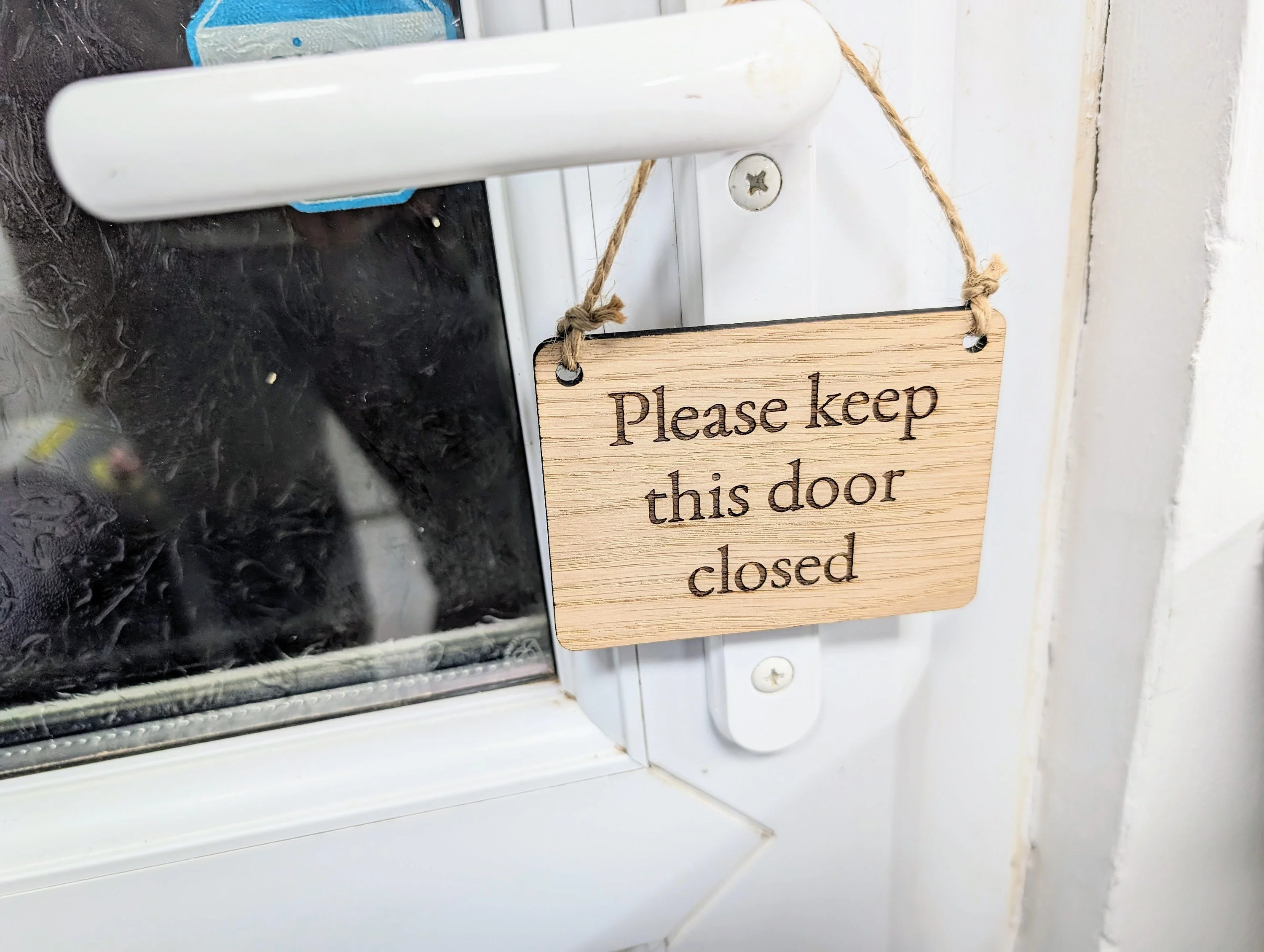 Please Keep Door Closed Sign - Custom Text Option, Personalisable Sign Oak MDF, Eco-Friendly, 4 Sizes, Door Reminder Plaque - Image 2