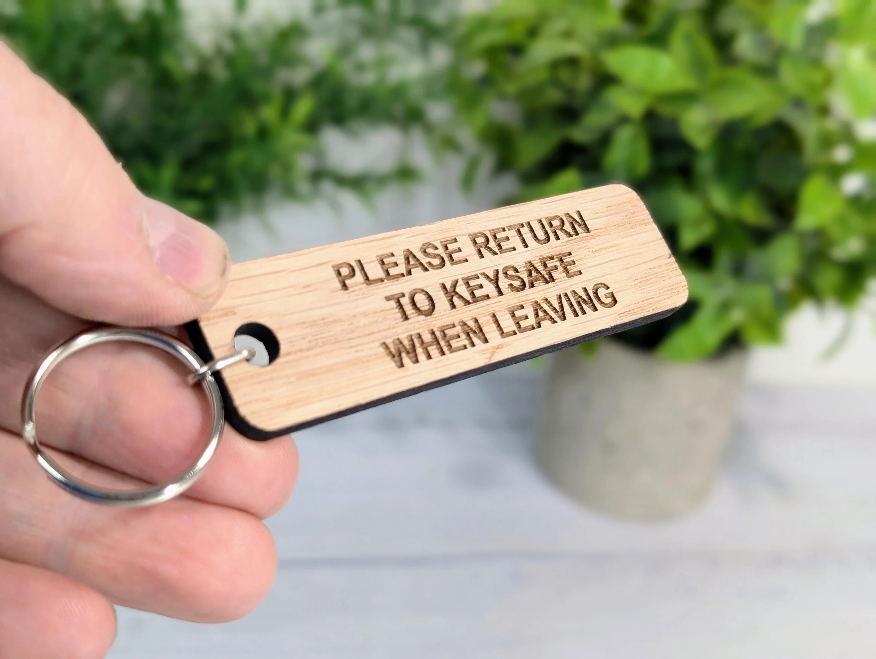 Oak Keysafe Keyring: Handmade Eco-Friendly Reminder (90x25mm) - Image 2