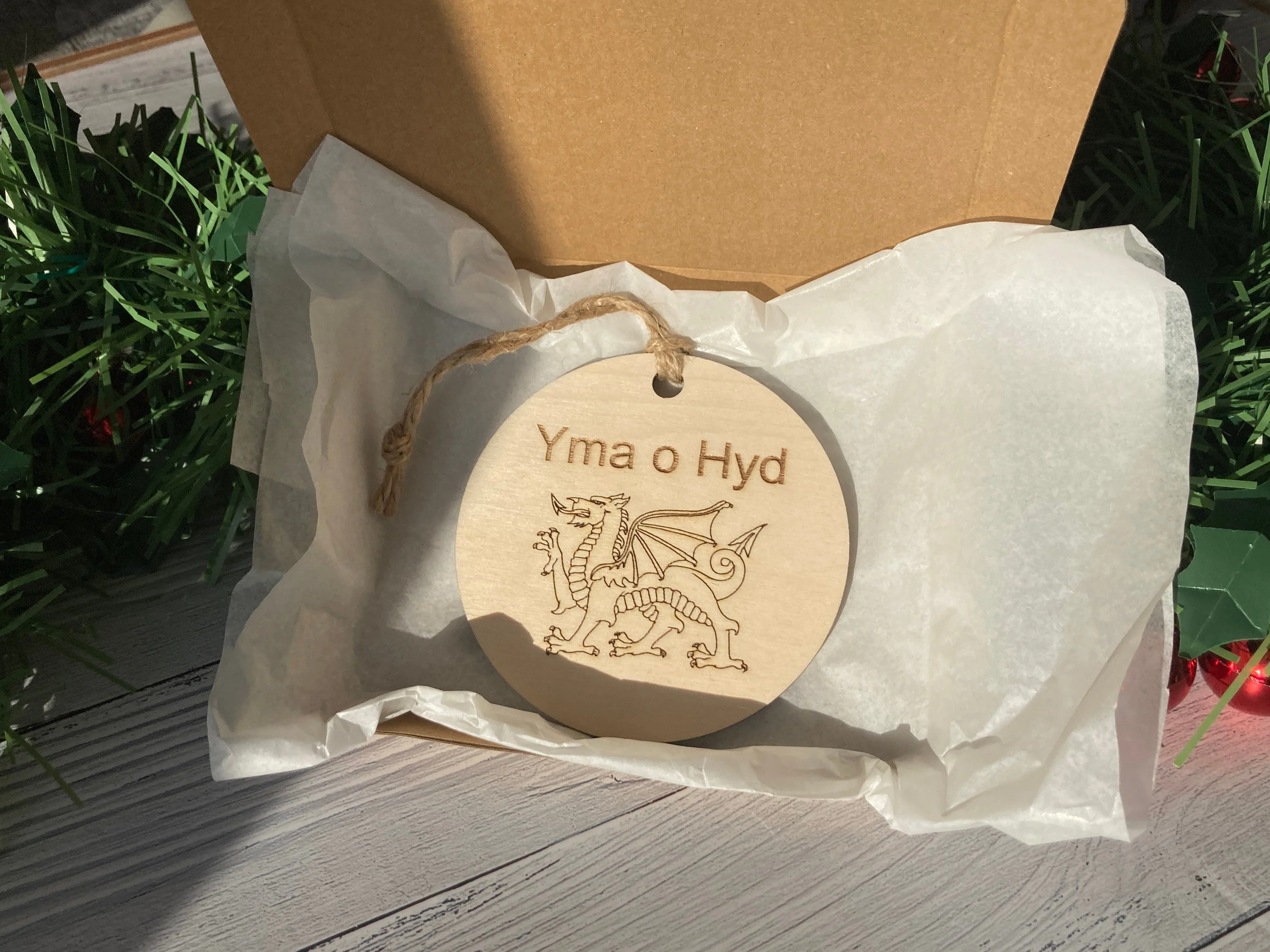 Welsh Bauble, Welsh Wooden Gift, Celtic Bauble, Yma o Hyd - Image 2