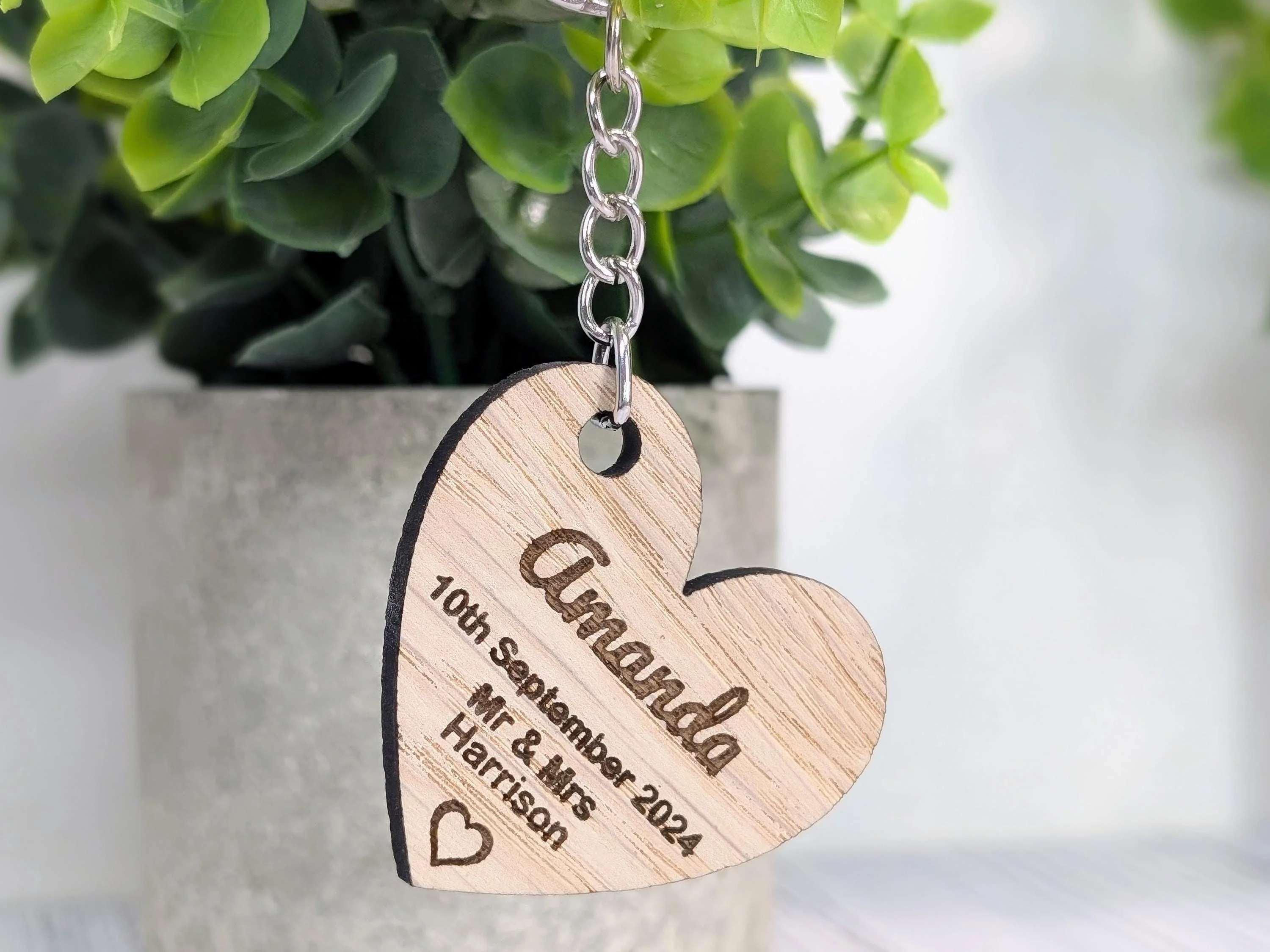Wooden Wedding Favour Key Ring, Heart Shaped | Personalised Place Setting | Custom Guest Name, Key Chain | Eco-Friendly Oak Veneer Keepsakes - Image 6