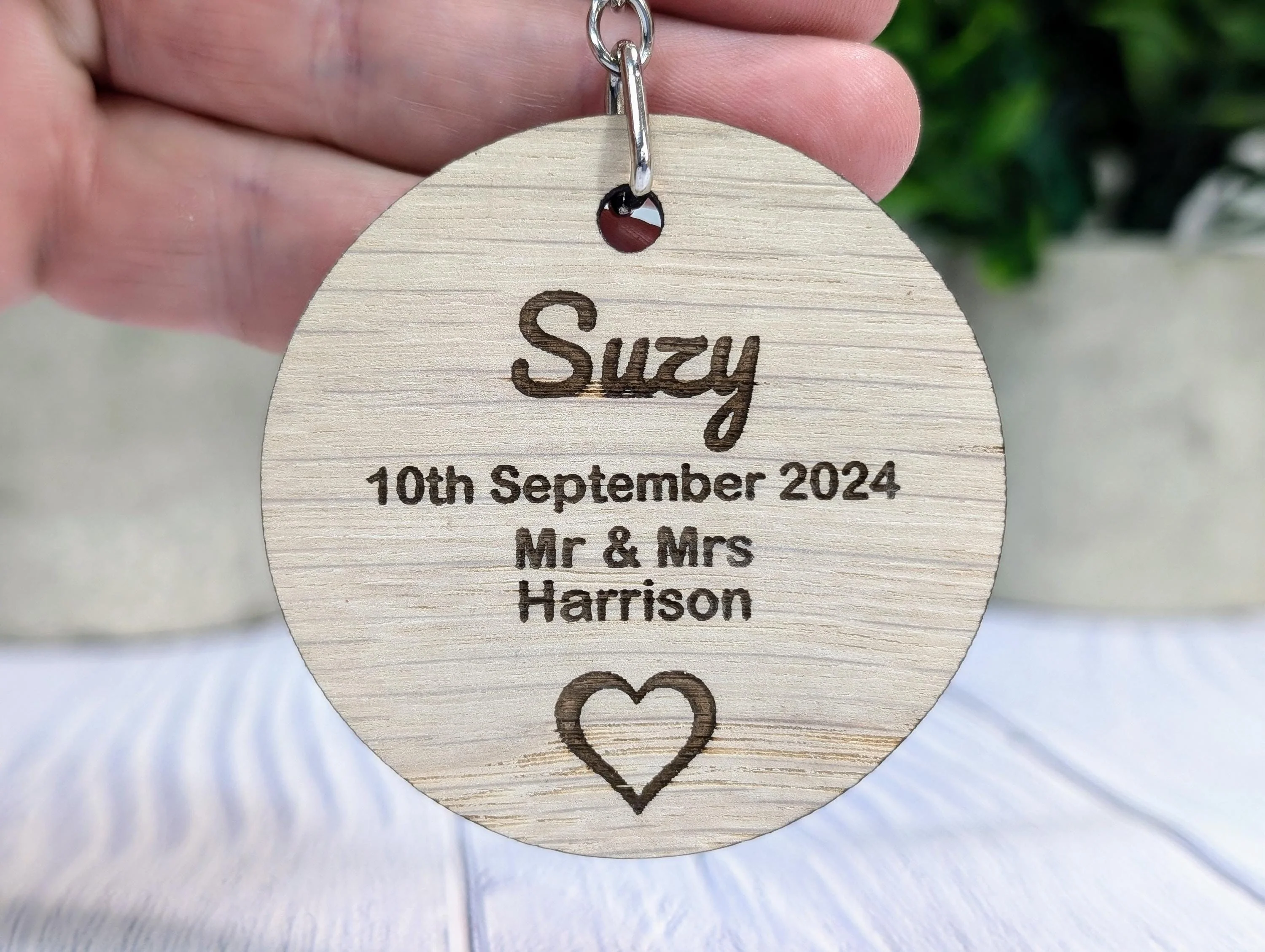 Personalised Oak Wood Wedding Keyring: Eco-Friendly Place Setting Favor