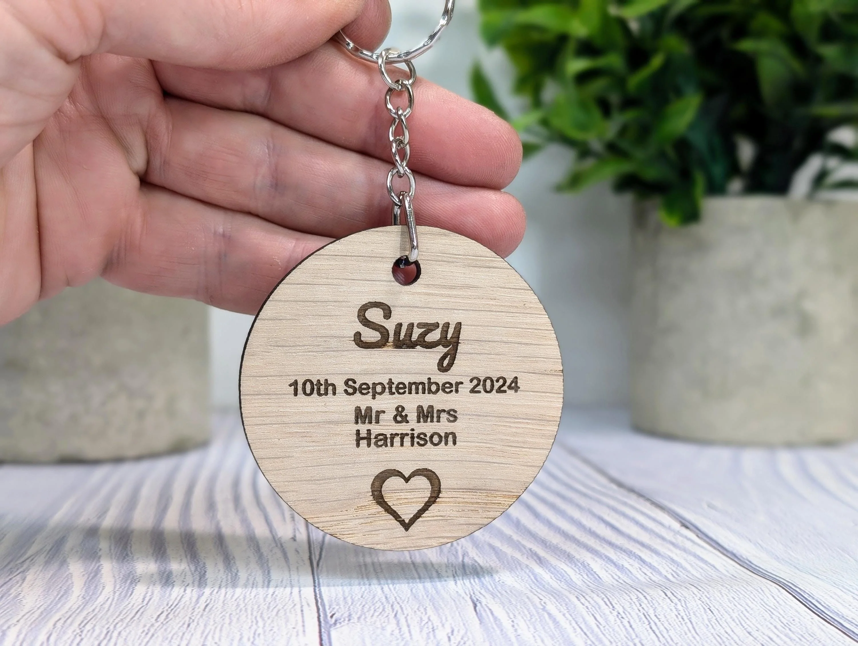 Personalised Oak Wood Wedding Keyring: Eco-Friendly Place Setting Favor - Image 2