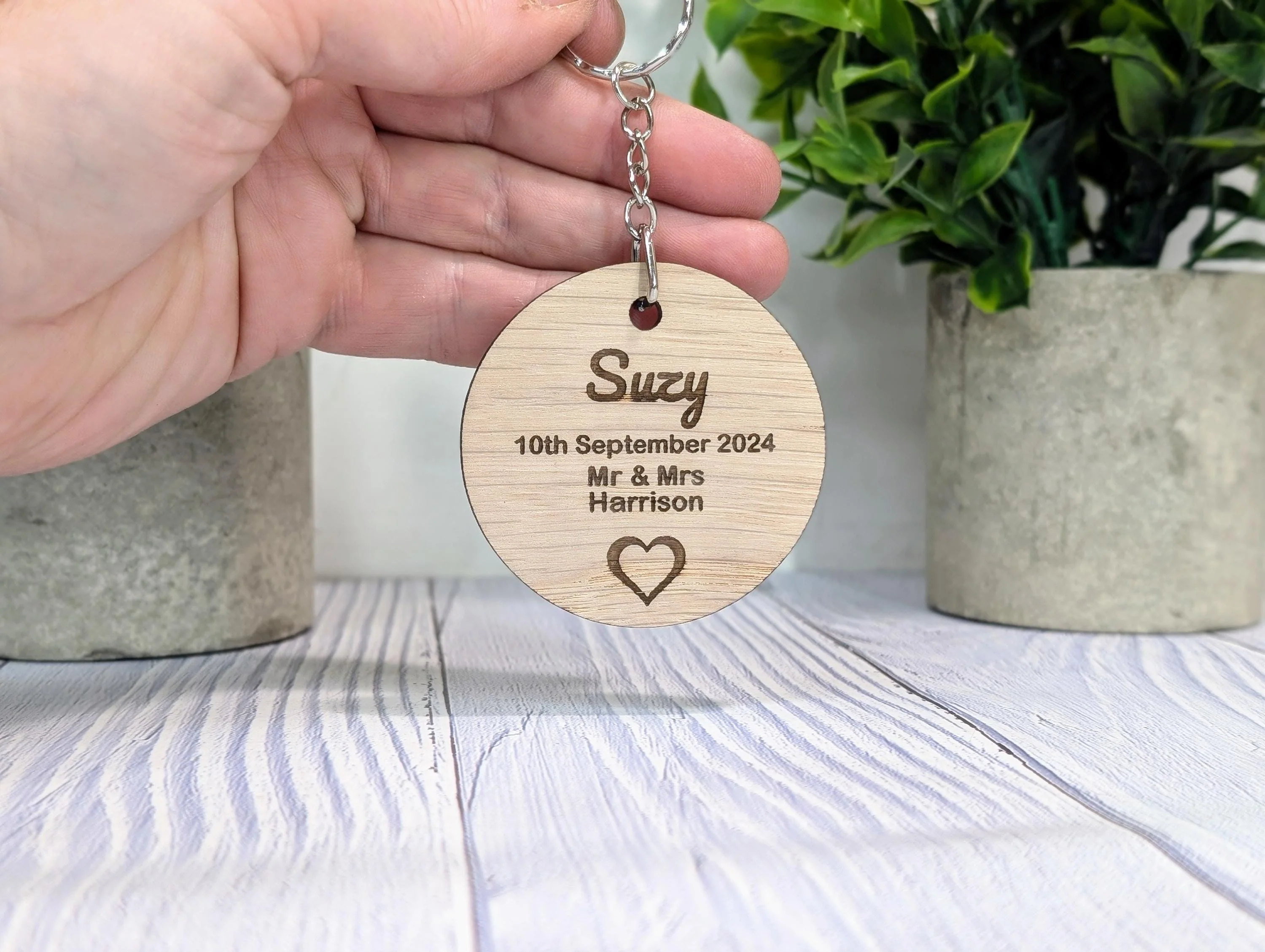 Personalised Oak Wood Wedding Keyring: Eco-Friendly Place Setting Favor - Image 3