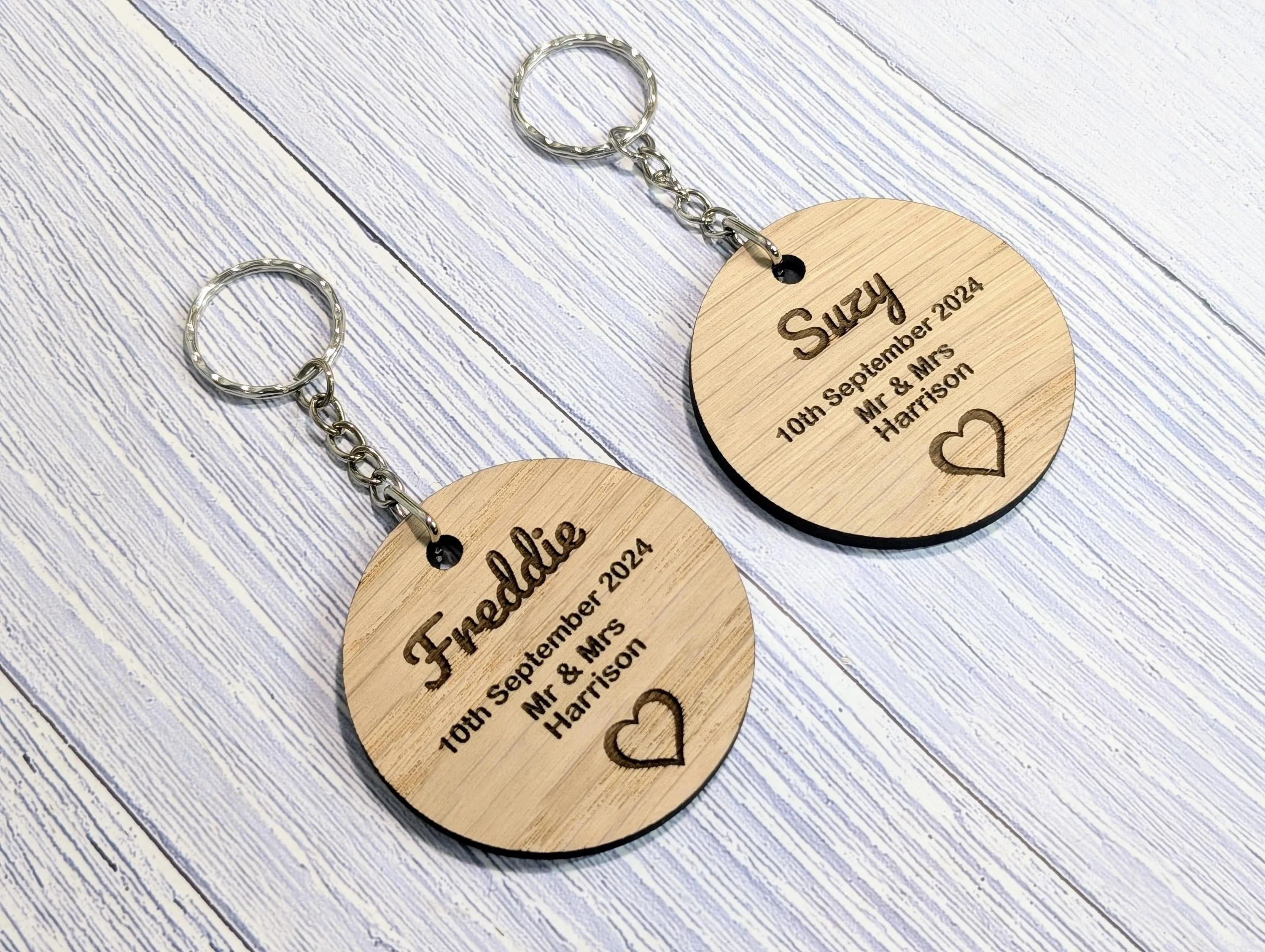 Personalised Oak Wood Wedding Keyring: Eco-Friendly Place Setting Favor - Image 4