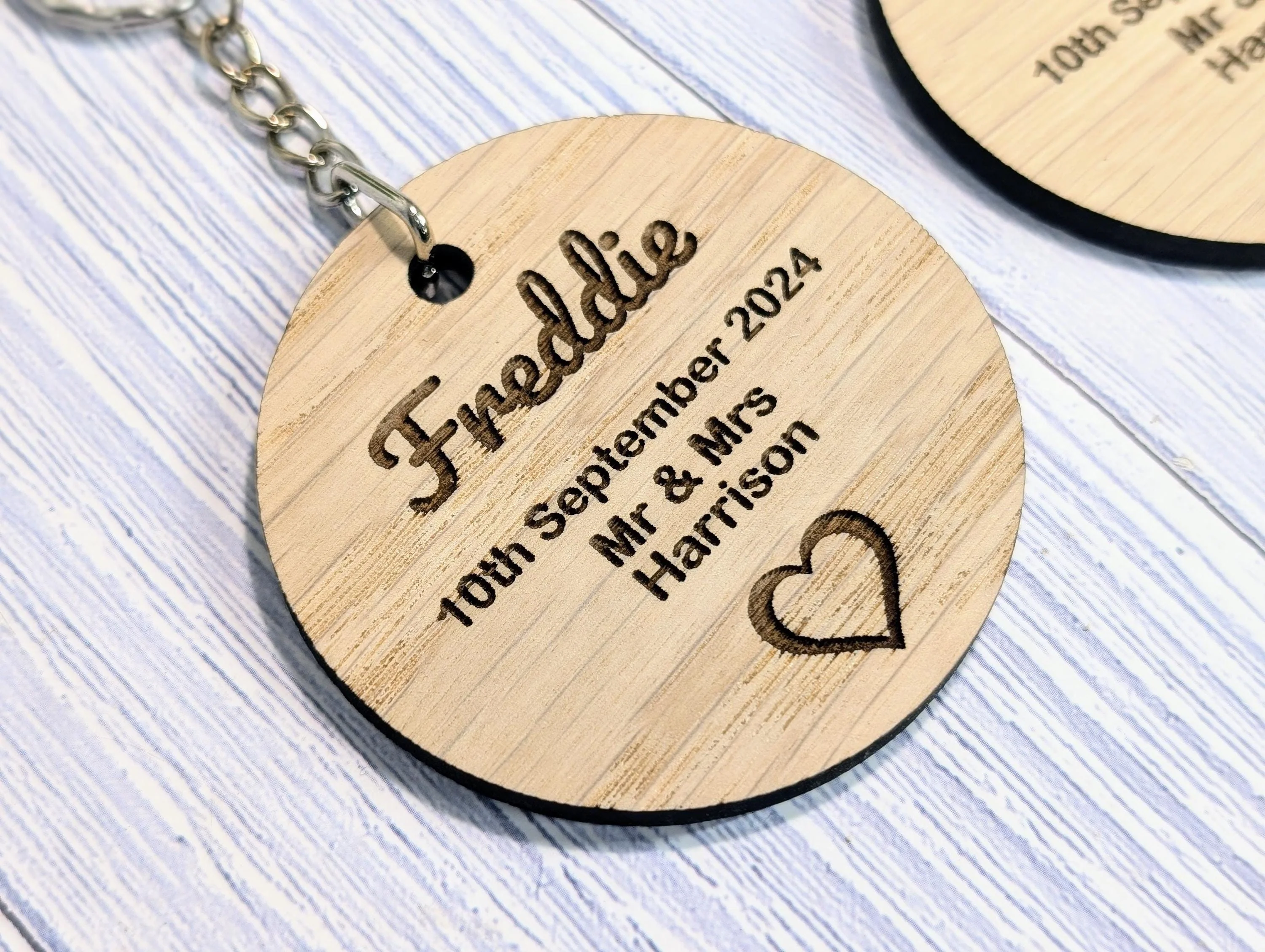 Personalised Oak Wood Wedding Keyring: Eco-Friendly Place Setting Favor - Image 5