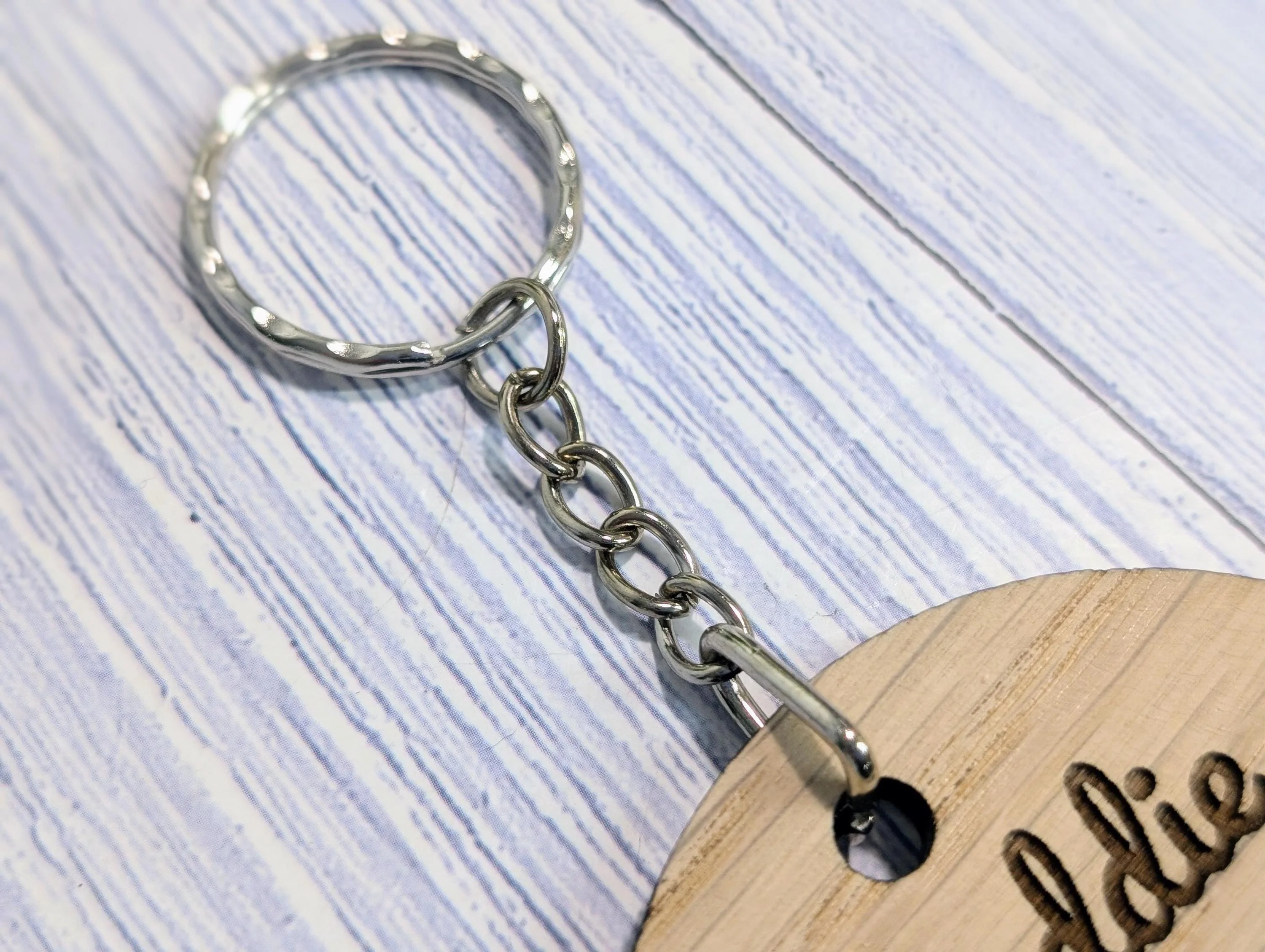 Personalised Oak Wood Wedding Keyring: Eco-Friendly Place Setting Favor - Image 6