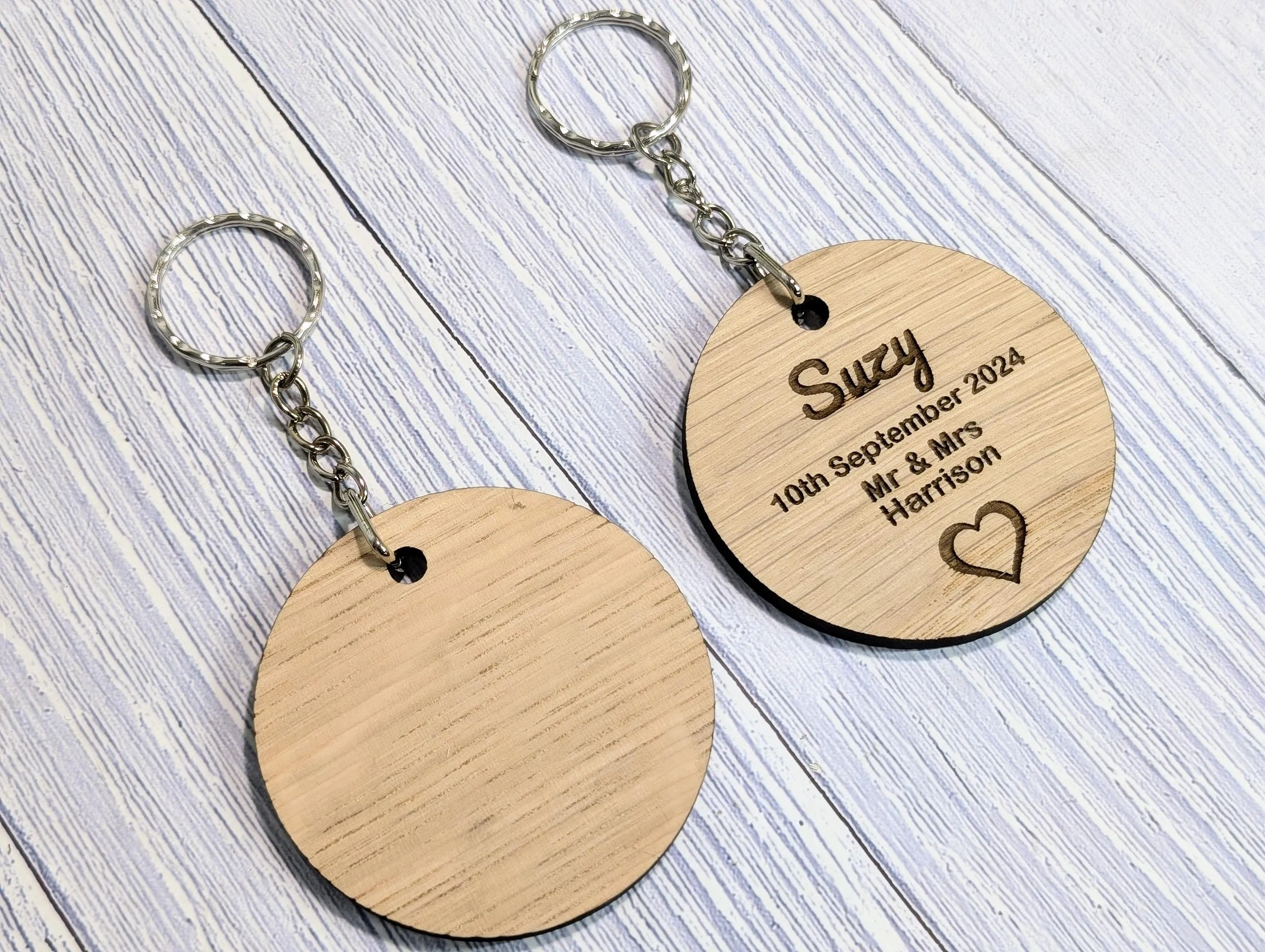 Personalised Oak Wood Wedding Keyring: Eco-Friendly Place Setting Favor - Image 7