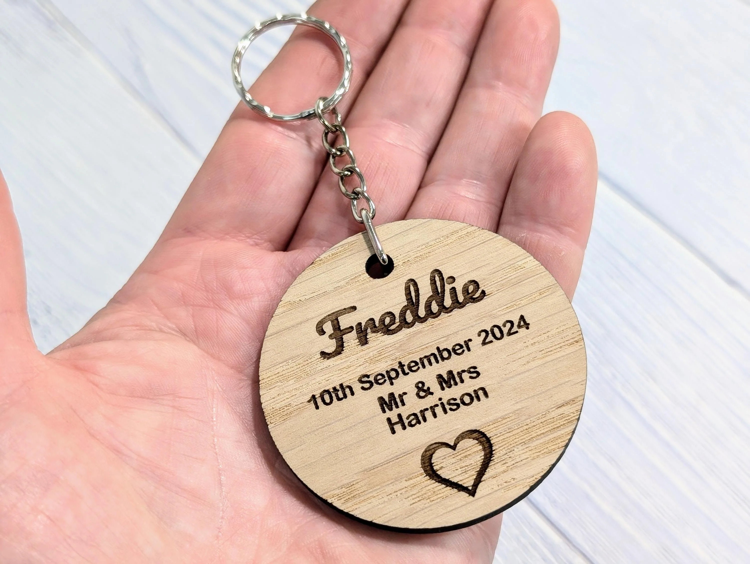 Personalised Oak Wood Wedding Keyring: Eco-Friendly Place Setting Favor - Image 9